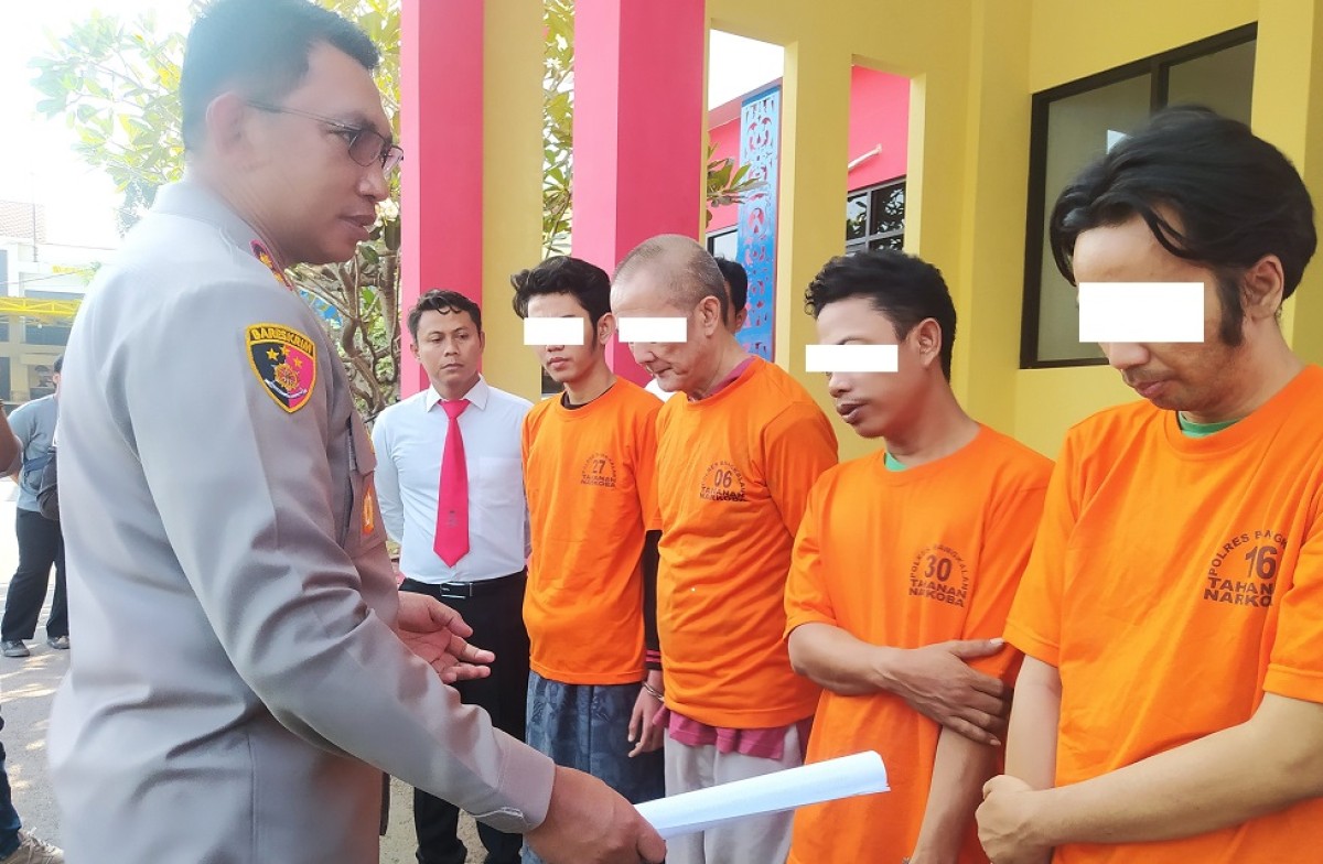 Para tersangka diamankan Polres Bangkalan. (Foto: Fathor Rahman/jatimnow.com)