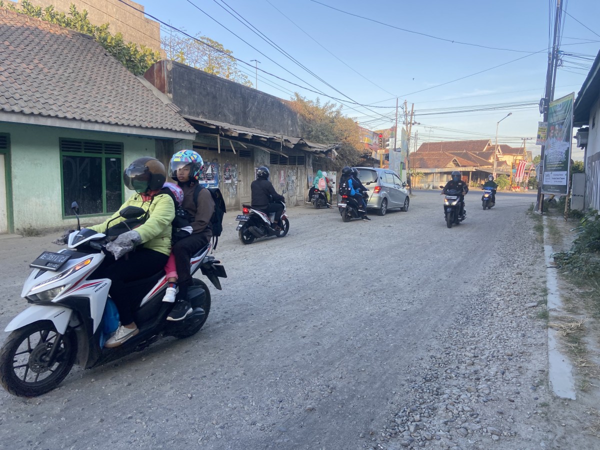 Jalan Janti - Mlilir yang sempat gagal diperbaiki 2022. (Foto: Ahmad Fauzani/jatimnow.com)