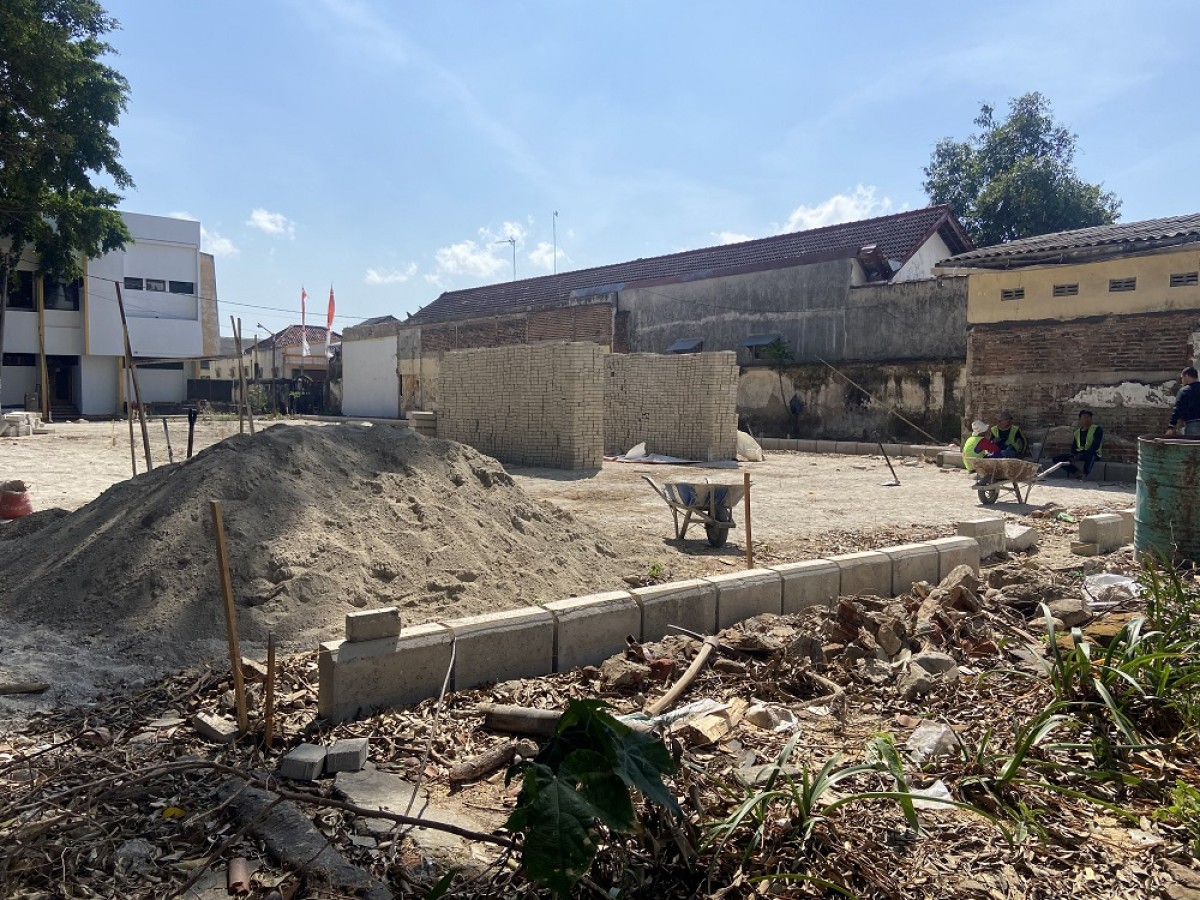 Bekas TK Dharmawanita yang kini jadi lahan parkir. (Foto: Ahmad Fauzani/jatimnow.com)