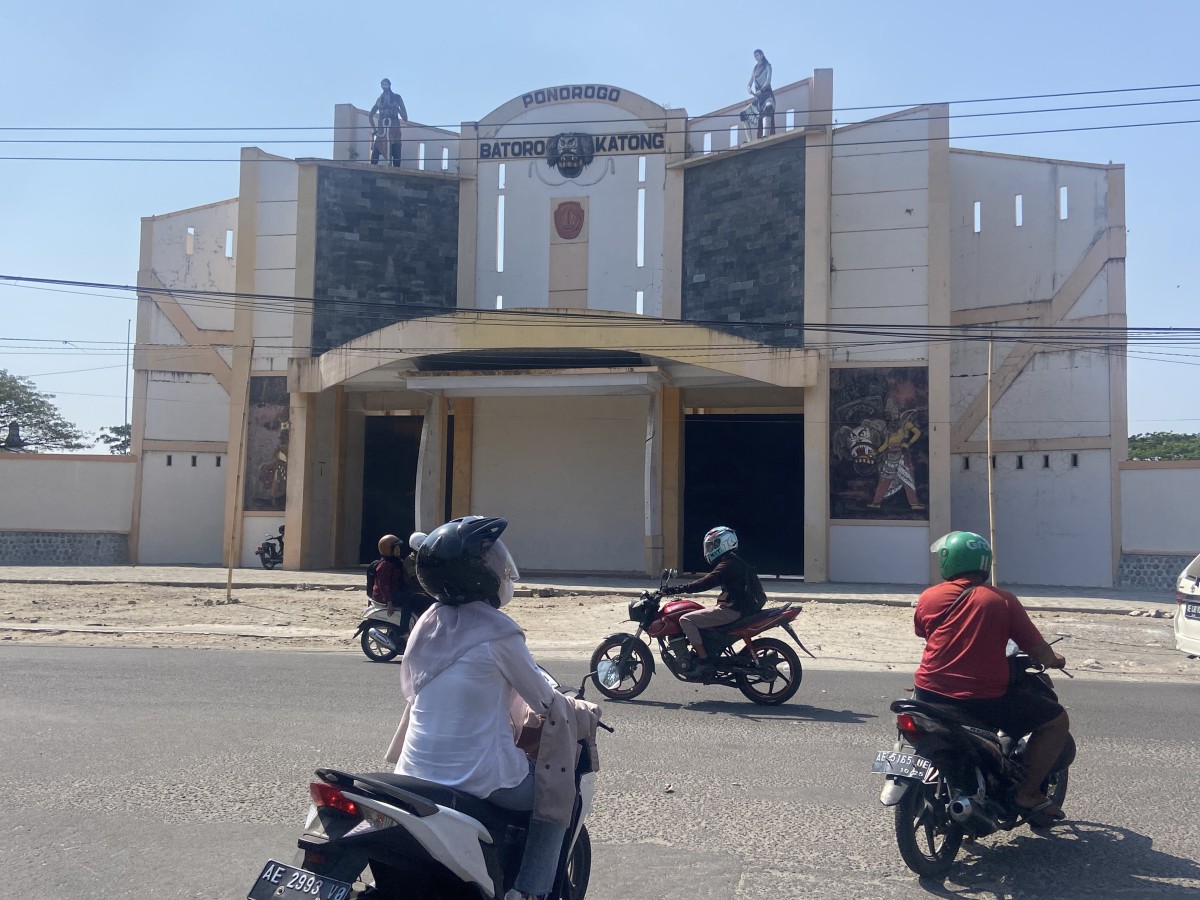Stadion Batoro Katong Ponorogo dari pintu sebelah selatan. (Foto: Ahmad Fauzani/jatimnow.com)