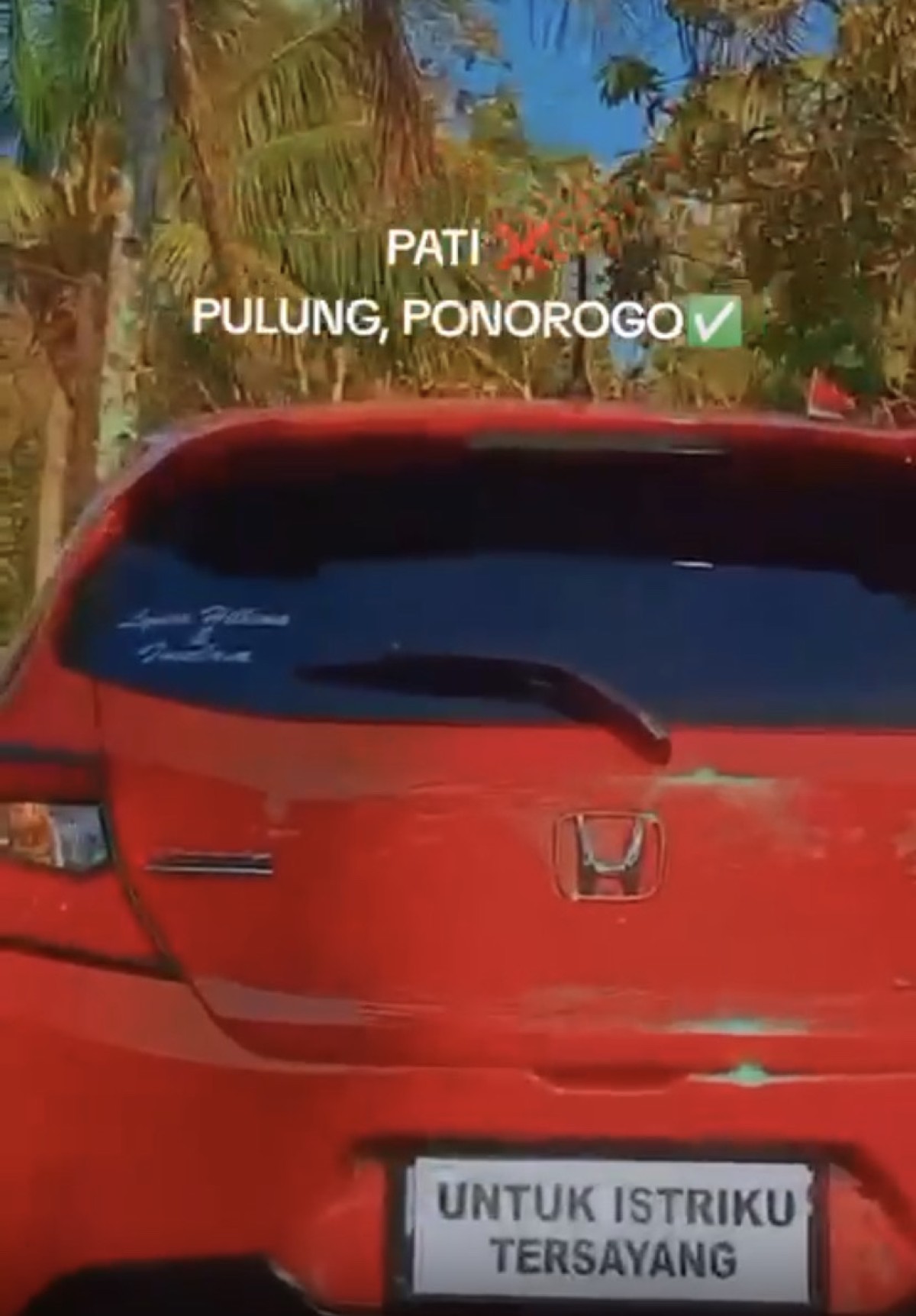 penampakan mobil Honda Brio yang dijadikan hadiah pernikahan (Screenshoot media sosial)