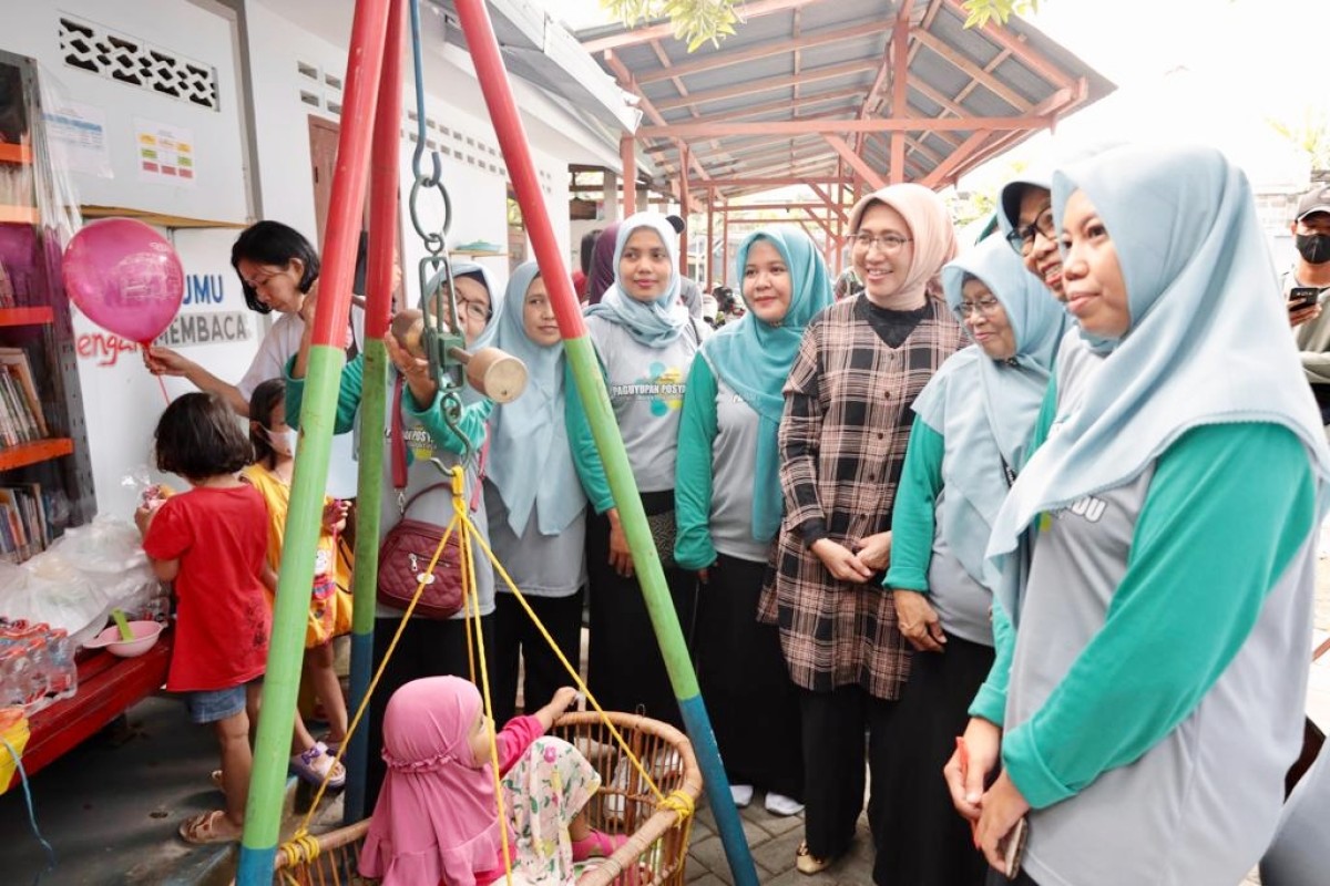 Kegiatan timbang serentak untuk memantau tumbuh kembang balita. (Foto: Kominfo Pemkab Lumajang for jatimnow.com)