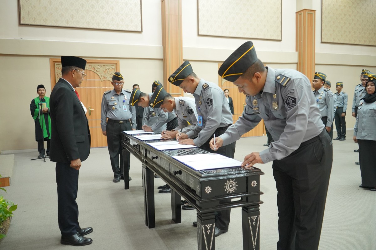 Proses pelantikan dan sumpah jabatan. (Foto: Humas Kemenkumham Jatim)