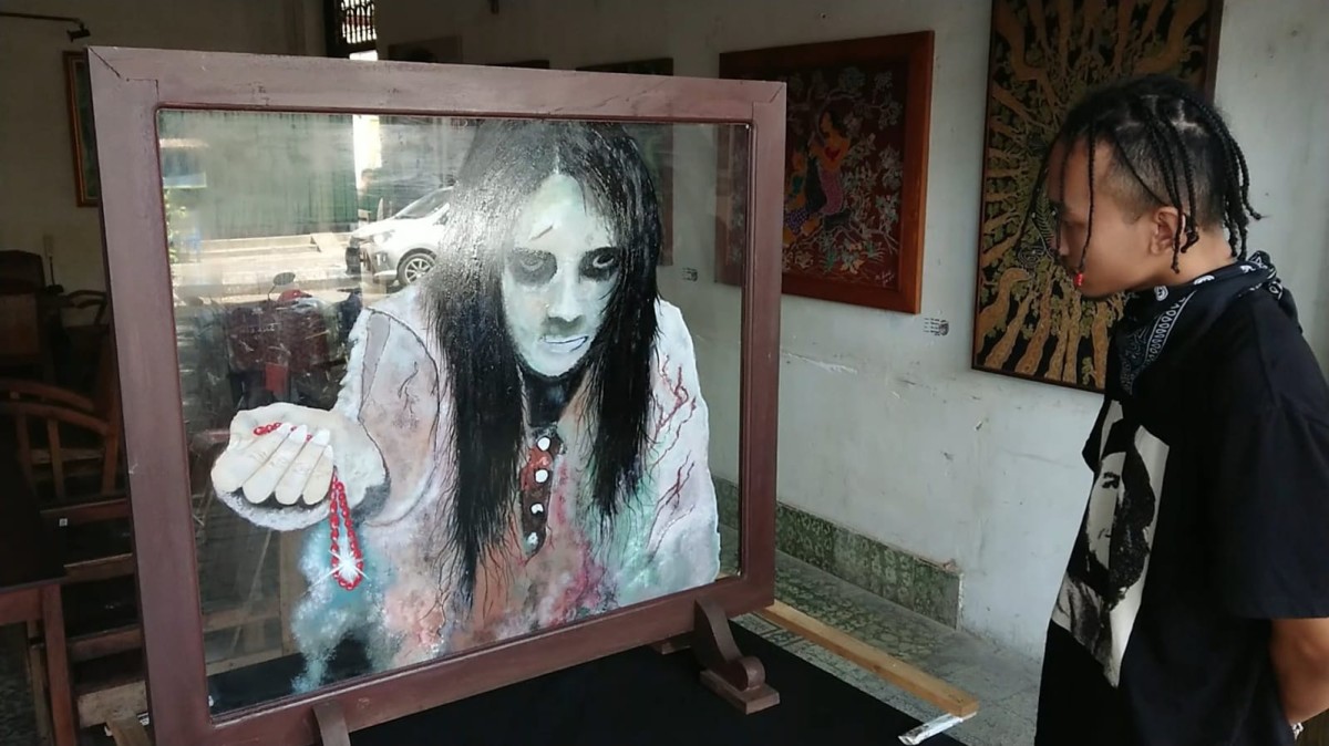 Karya seni rupa yang dipamerkan. (Foto-foto: Bramantar Pamungkas/jatimnow.com)