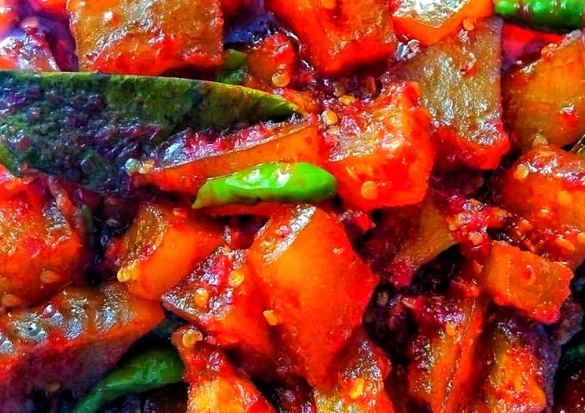 Krecek pedas, salah satu jenis makanan pedas yang banyak digemari.(Foto: Ahaddiini HM for jatimnow.com)