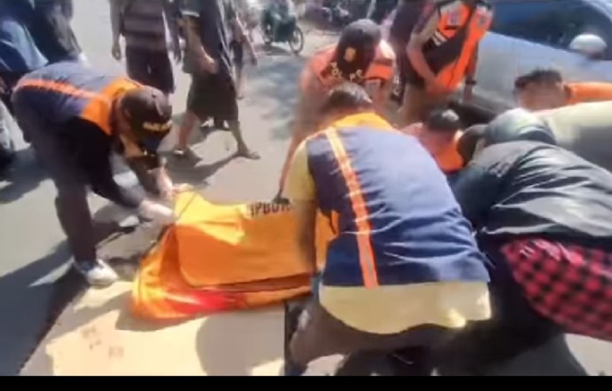 Evakuasi korban oleh tim gabungan. (Foto: Command Center 112)