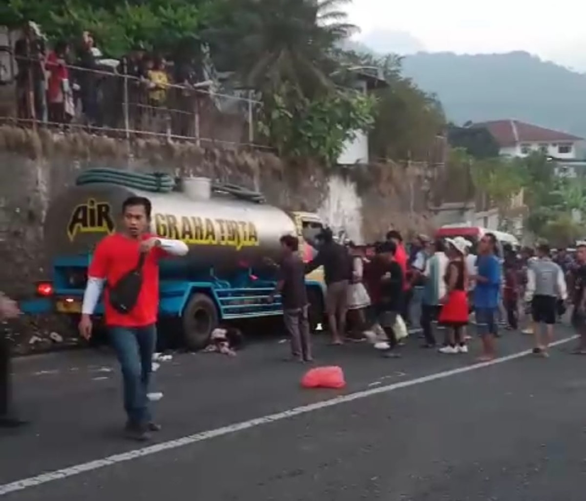 Truk Tabrak Karnaval, Bakomstra Demokrat Jatim, Gudang Boneka Terbakar