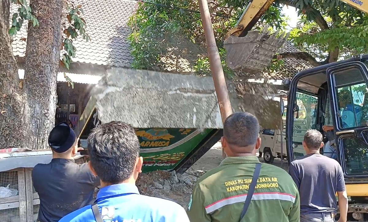 Tugu Pagar Nusa Kedungadem Bojonegoro Dirobohkan, Selawat Menggema