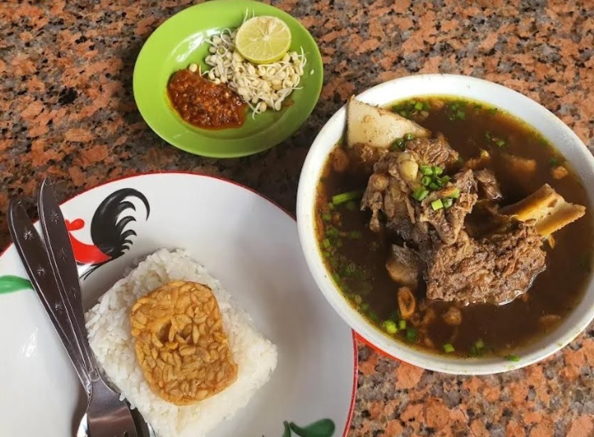 5 Rekomendasi Warung Rawon Surabaya, Kuliner Sup Terenak di Dunia