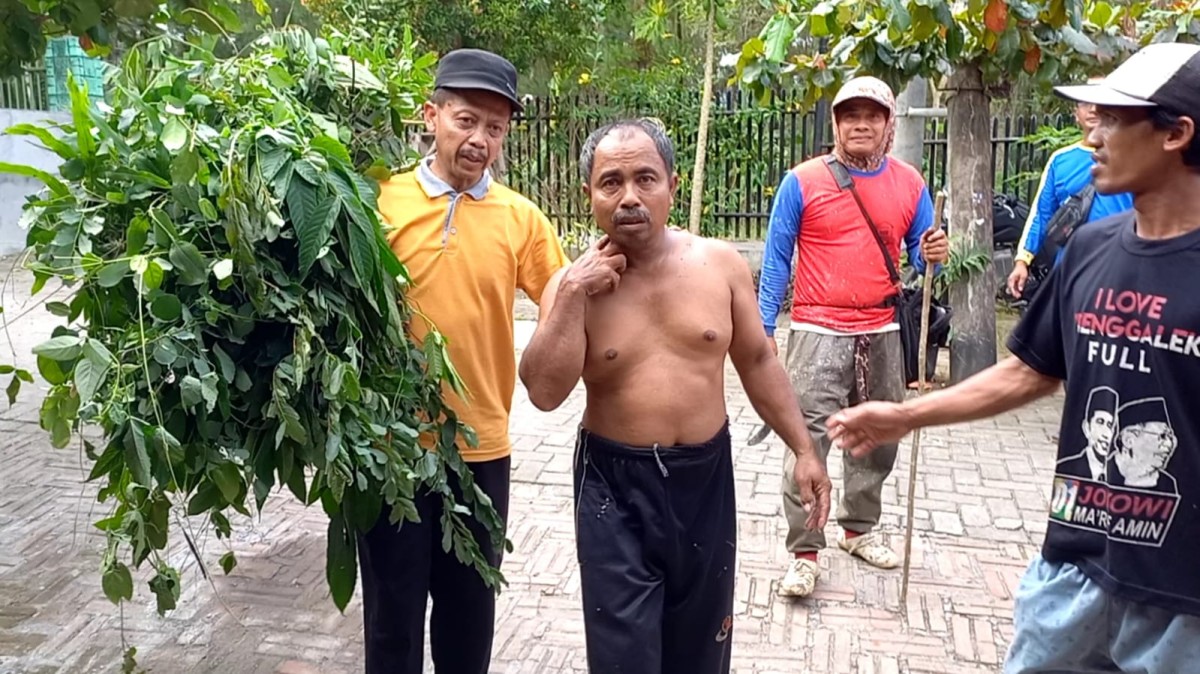 Korban saat sampai ke rumah. (Foto: Bramanta Pamungkas/jatimnow.com)
