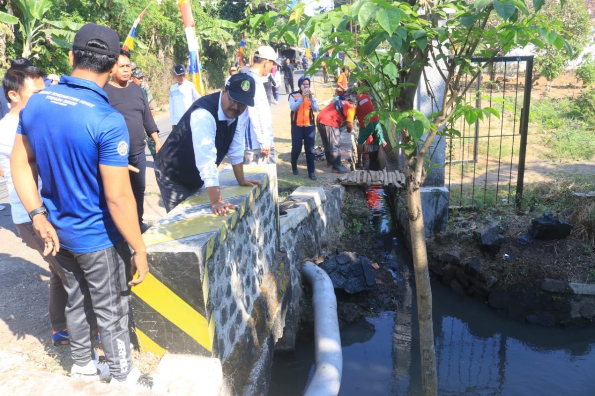 Wali Kota Gus Ipul Turun Langsung Tinjau Kerja Bakti Warga