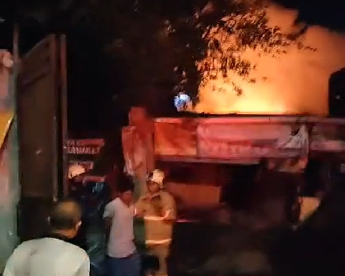 Kebakaran 3 Rumah di Jalan Kenjeran Surabaya, Damkar Kesulitan Akses