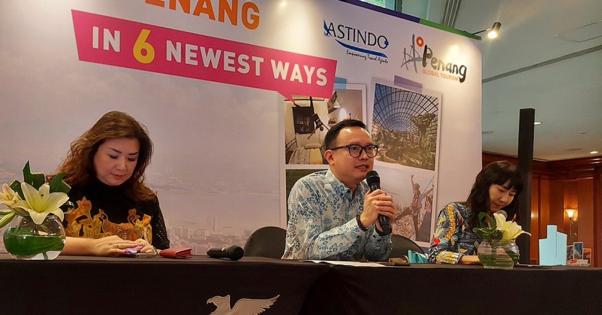 Ketua Umum Astindo Pauline Suharno (kiri) dan CEO Penang Tourism Ooi Chok Yan (kanan) saat memberi keterangan pers (Foto: Ni'am Kurniawan for jatimnow.com)