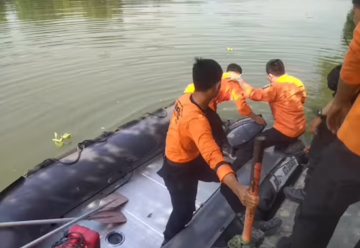 Seorang Wanita Ditemukan Tewas di Sungai Gunung Sari Surabaya