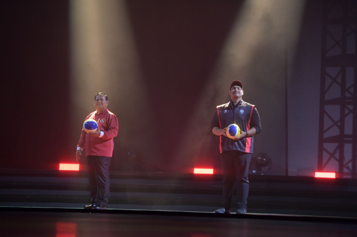 Menpora Dito bareng Menhan Prabowo Pukul Bola Voli, Bertanding Pak?