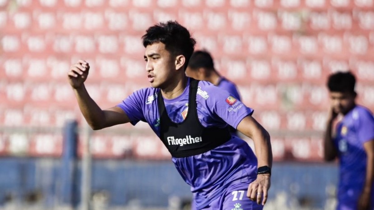 Pemain Persik Kediri Fitra Ridwan dalam latihan rutin di Stadion Brawijaya. (Foto: Persik Kediri/jatimnow.com)