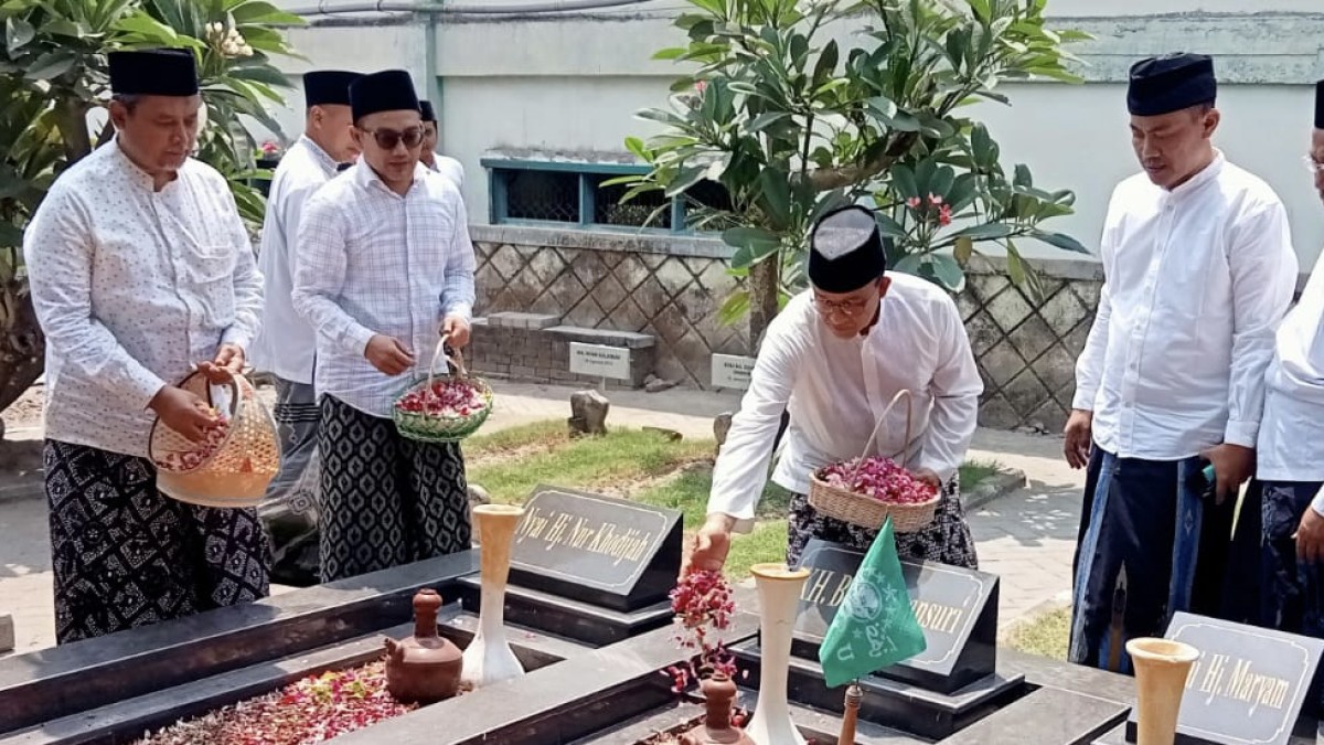 Anies Baswedan Ziarah Makam Pendiri NU di Jombang, Mampir ke Ibu Gus Imin Minta Doa Restu