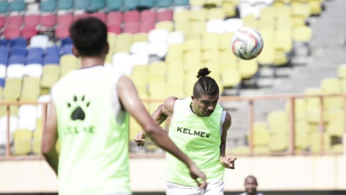 Anderson do Nascimento dalam persiapan sebelum laga melawan Persikabo 1973. (Foto: Persik Kediri/jatimnow.com)
