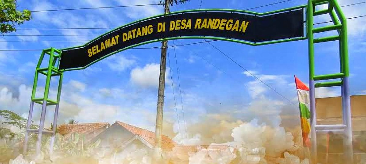 ilustrasi. Gerbang Desa Randegan.