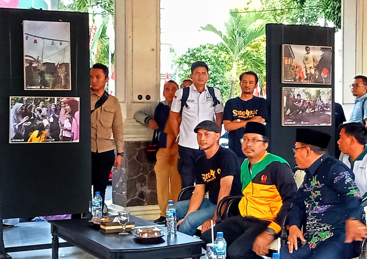 Pameran foto yang diadakan Forwas di Paseban alun-alun Sidoarjo (Ahaddiini HM/jatimnow.com).