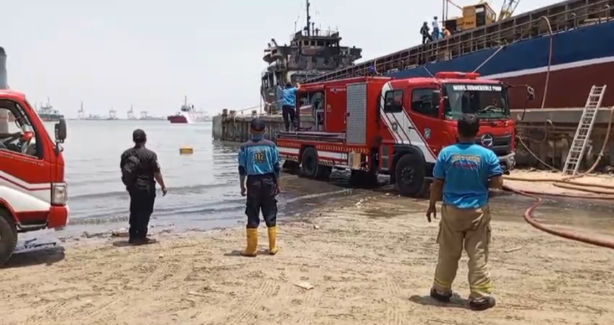 Kapal Kargo Manna18 Terbakar di Galangan Bangkalan