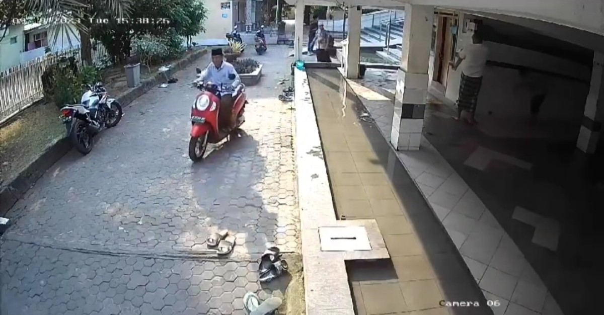 Viral, Maling Curi Motor Jemaah Masjid di Bangkalan
