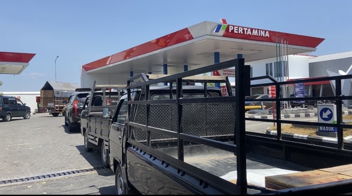 Antrian Solat di SPBU Trunojoyo (Ahmad Fauzani/jatimnow.com)