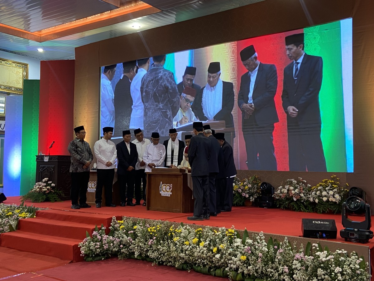 Pondok Modern Darussalam Gontor merayakan Pembukaan Peringatan 100 Tahun Gontor dengan meresmikan penulisan Mushaf Gontor. (Foto: Ahmad Fauzani/jatimnow.com)