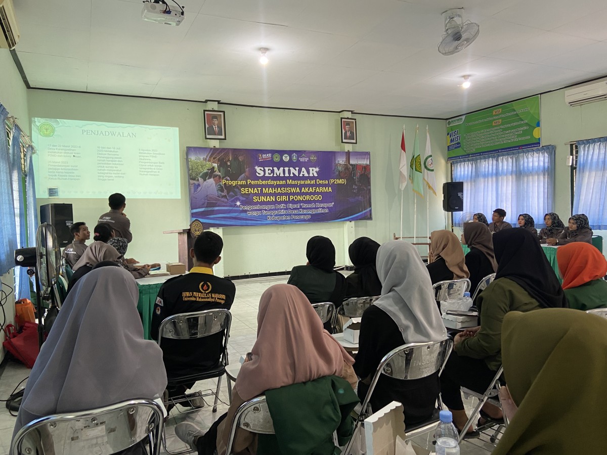 Akafarma Sunan Giri Ponorogo Dampingi Tunagrahita Bikin Tote Bag dan Batik Ciprat