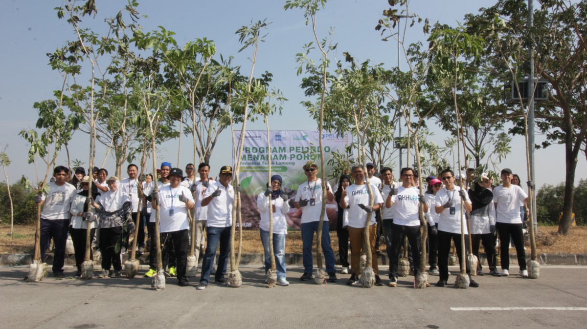 Pelindo Peduli yang berfokus pada penghijauan area terminal. (Foto: SPTS for jatimnow.com): dan lingkungan terdekat