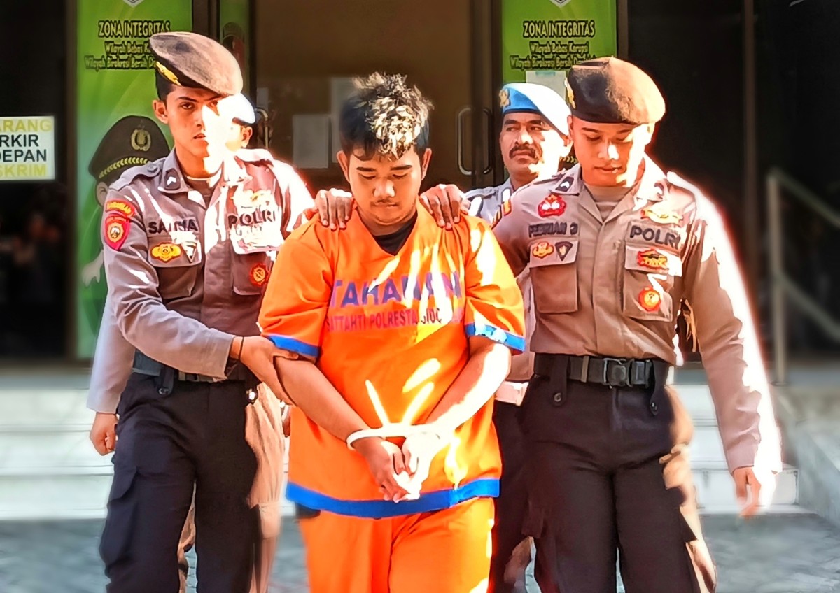 Kenal Lewat Grup WA, Pemuda Pemalang Cabuli Siswi SMK di Sidoarjo