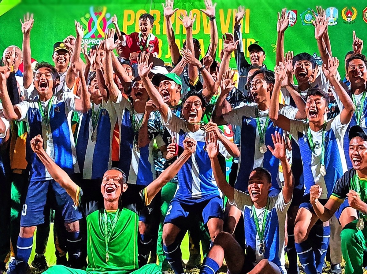 Tim Sidoarjo meraih emas sepak bola Porprov Jatim. (Foto-foto: Ahaddiini HM/jatimnow.com)
