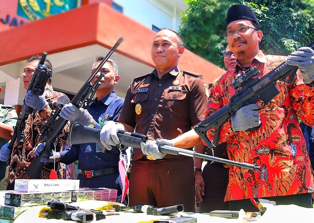 Kejari Sidoarjo Musnahkan Barang Bukti bersama Bupati dan Forkopimda
