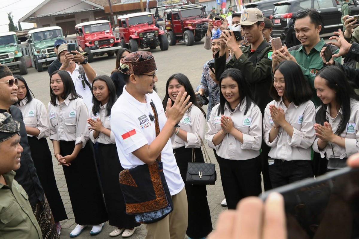 Menparekraf Sandiaga Salahuddin Uno melihat langsung Desa Wisata Edelweiss di Desa Wonokitri, Kabupaten Pasuruan. (Foto: Humas Sampoerna for jatimnow.com)
