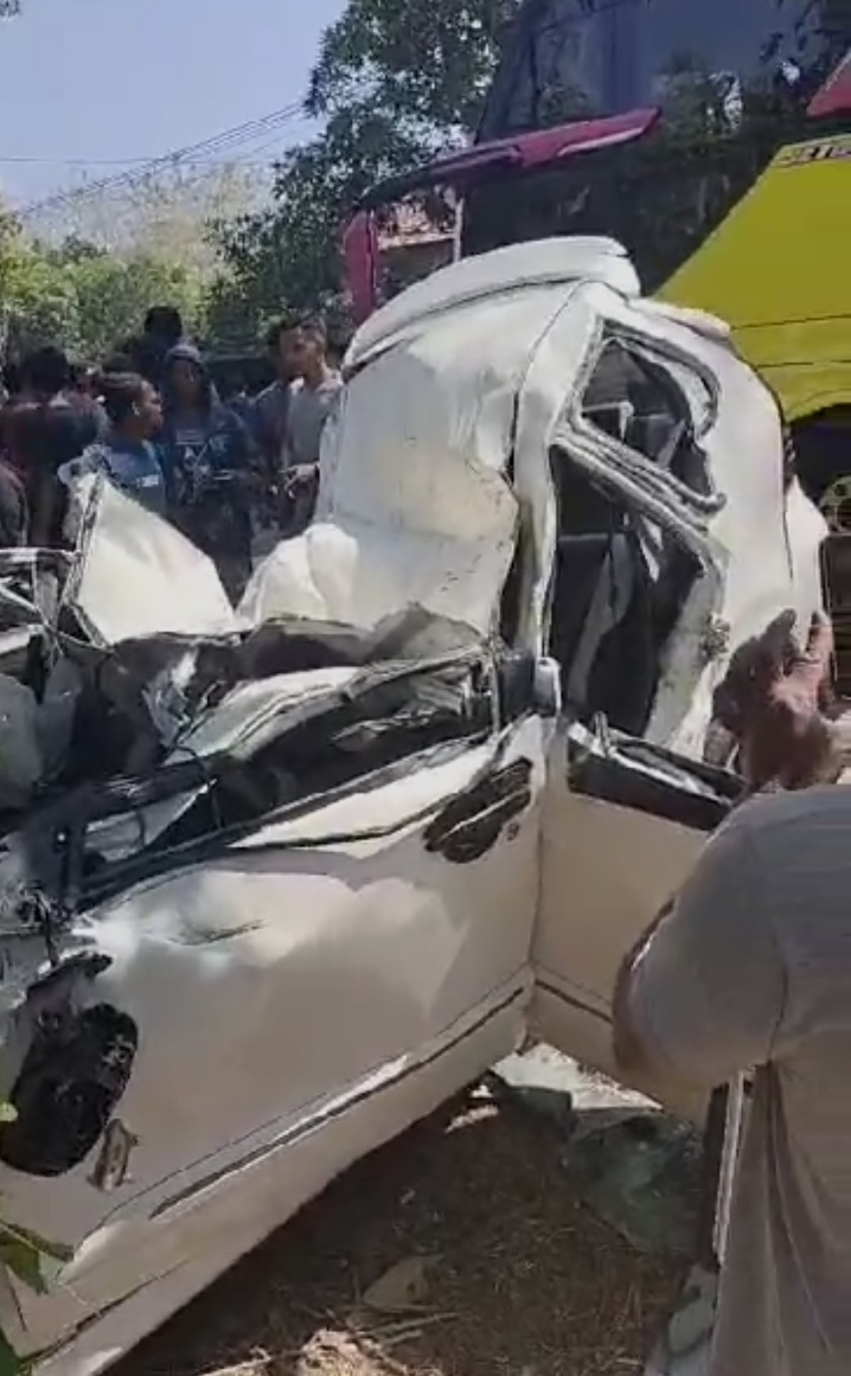 Kecelakaan 3 Mobil di Bangkalan Akibatkan 1 Korban Tewas dan 5 Orang Luka-luka