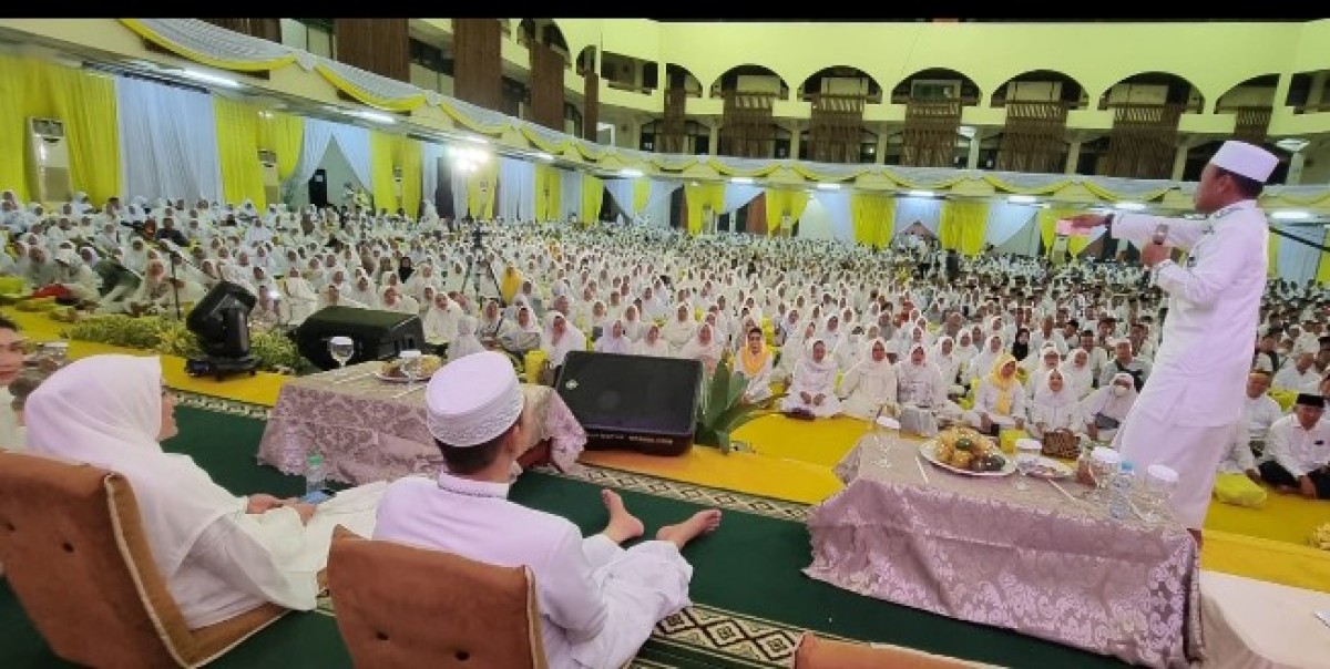Ribuan relawan Adies Kadir memadati Islamic Center Surabaya. (Foto: Miko for jatimnow.com)