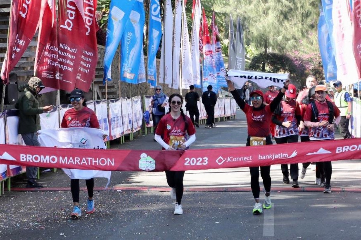Arumi berlari bersama peserta lomba lainnya. (Foto: Humas Pemprov Jatim for jatimnow.com)