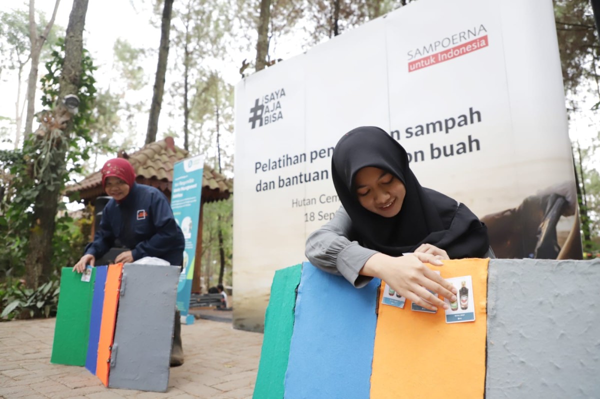 Sampoerna Beri Pelatihan Pengelolaan Sampah dan Bantuan Bibit Pohon Buah di Hutan Cempaka Pasuruan
