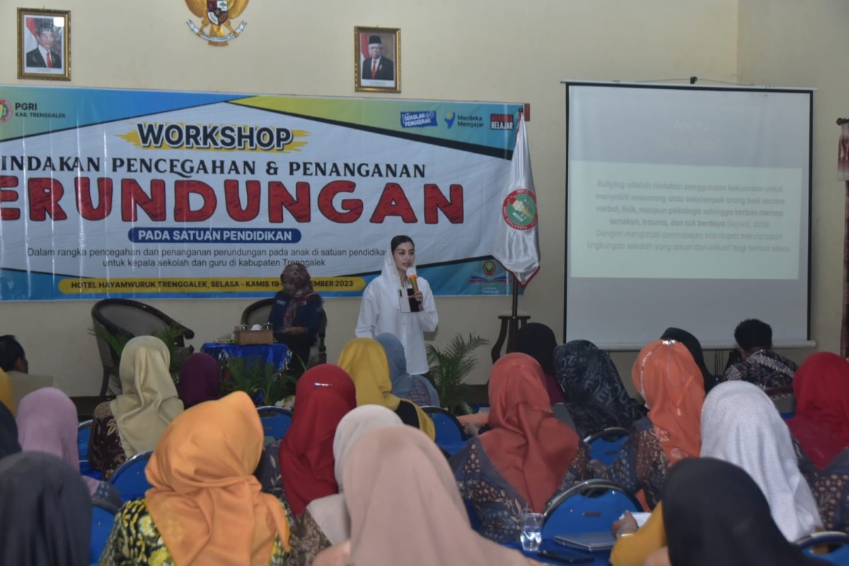 Ketua TP PKK Trenggalek, Novita Hardini saat mengisi sebuah acara. (Foto: Dok Prokopim Trenggalek for jarimnow.com)