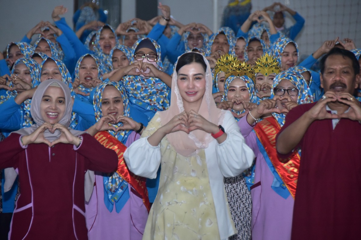 Bunda PAUD Trenggalek, Novita Hardini saat mengharidi HUT HIMPAUDI. (Foto: Prokopim Trenggalek)