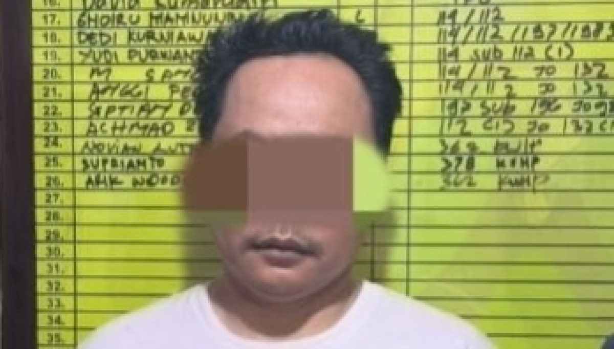 Tersangka saat hendak masuk ke penjara. (Foto: Polres Tulungagung)