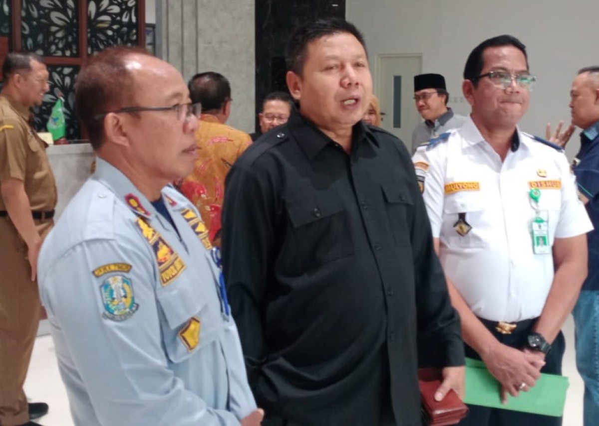 Anggota Komisi D DPRD Jatim Hadi Dediansyah (tengah). (Foto-foto: Zaki Zubaidi/jatimnow.com)
