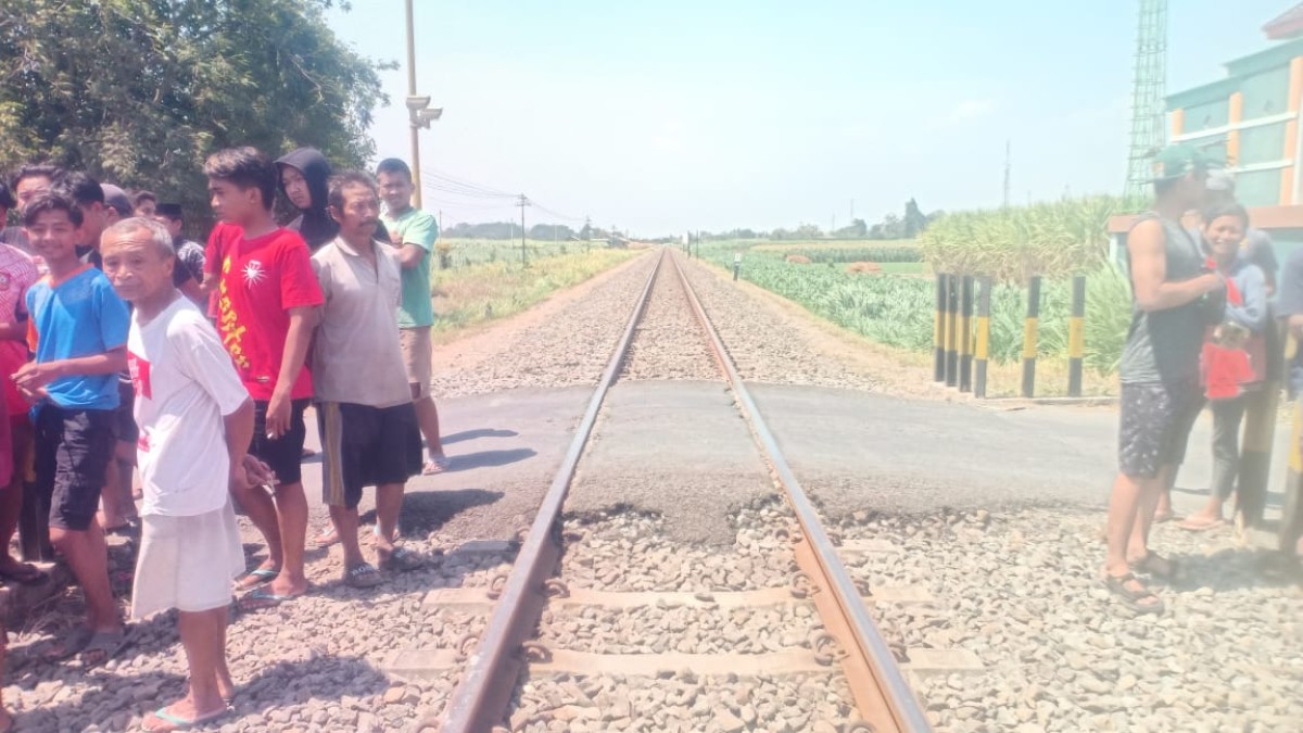 Kereta Api Serempet Motor di Kediri, Pengendara Tewas di Lokasi