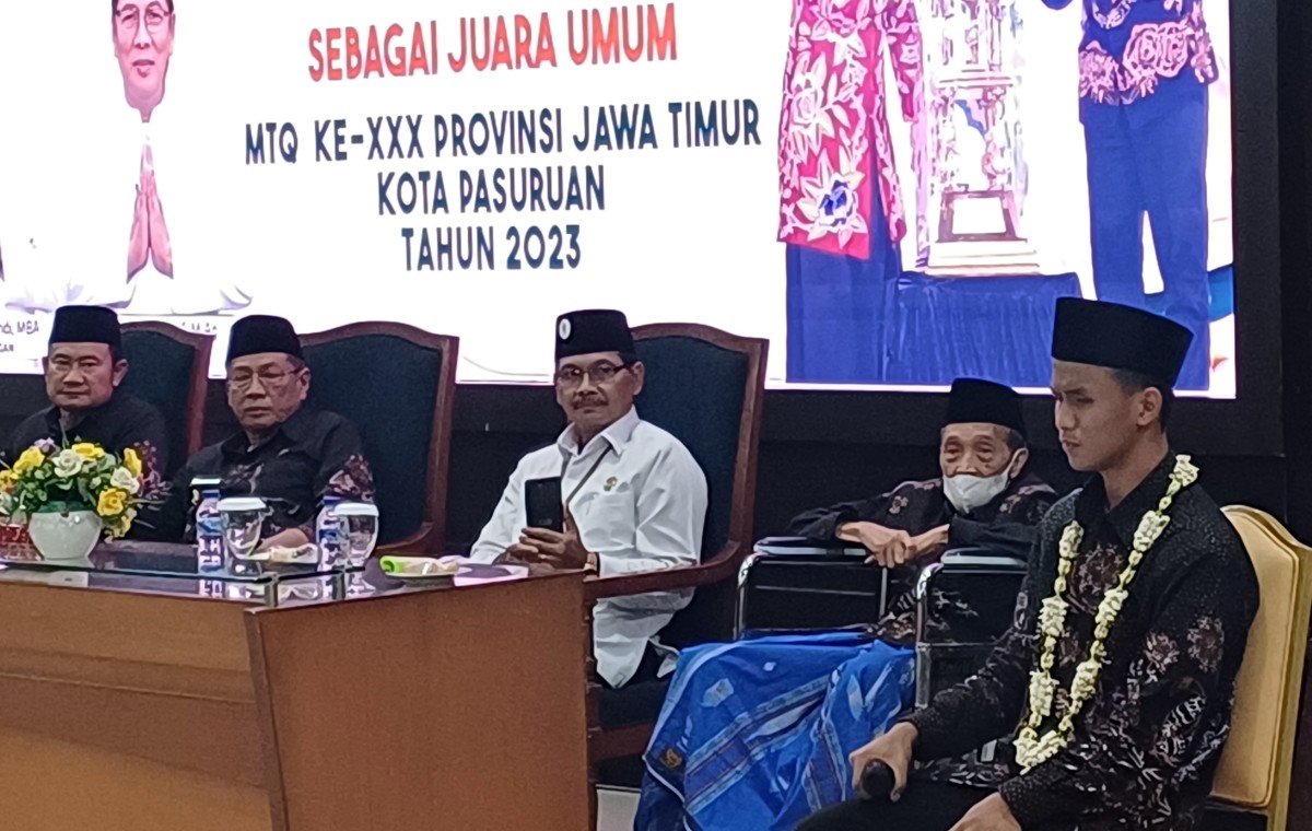 Farid Dwi Saputa saat unjuk gigi pada penyambutan Kafilah MTQ Jatim asal Lamongan. (Foto : Adyad Ammy Iffansah/jatimnow.com)