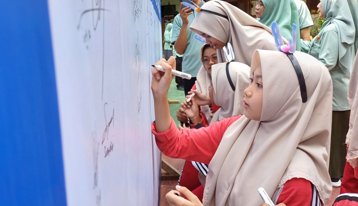 Pelajar SMPN 1 Lamongan Deklarasi Tolak Konten Negatif