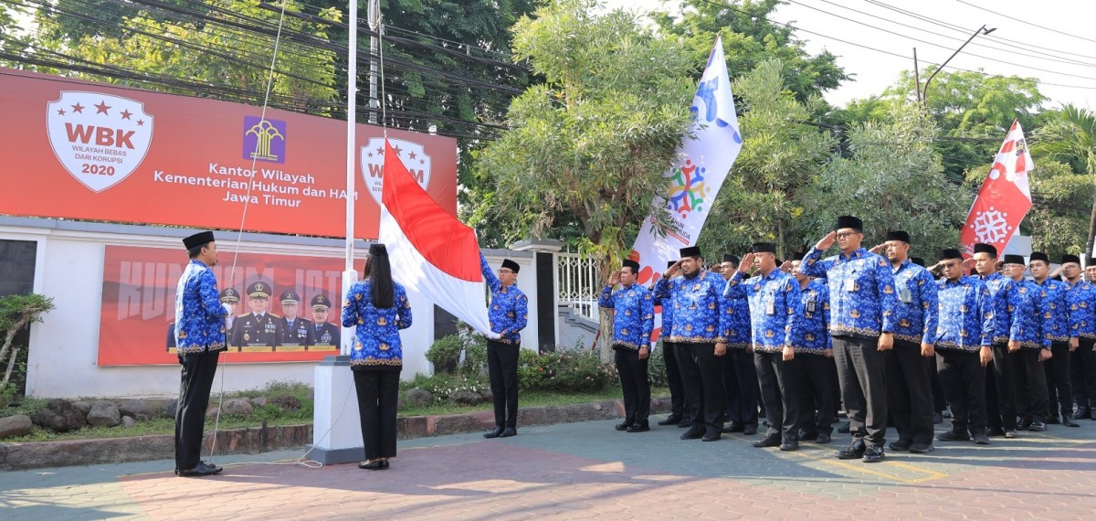 Upacara memperingati Hari Sumpah Pemuda ke-95 di Kanwil Kemenkumham Jatim. (Foto: Humas Kemenkumham Jatim for jatimnow.com)