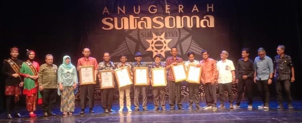 A Balai Bahasa Provinsi Jatim menggelar acara Anugerah Sutasoma. (Foto: Mashuri for jatimnow.com)