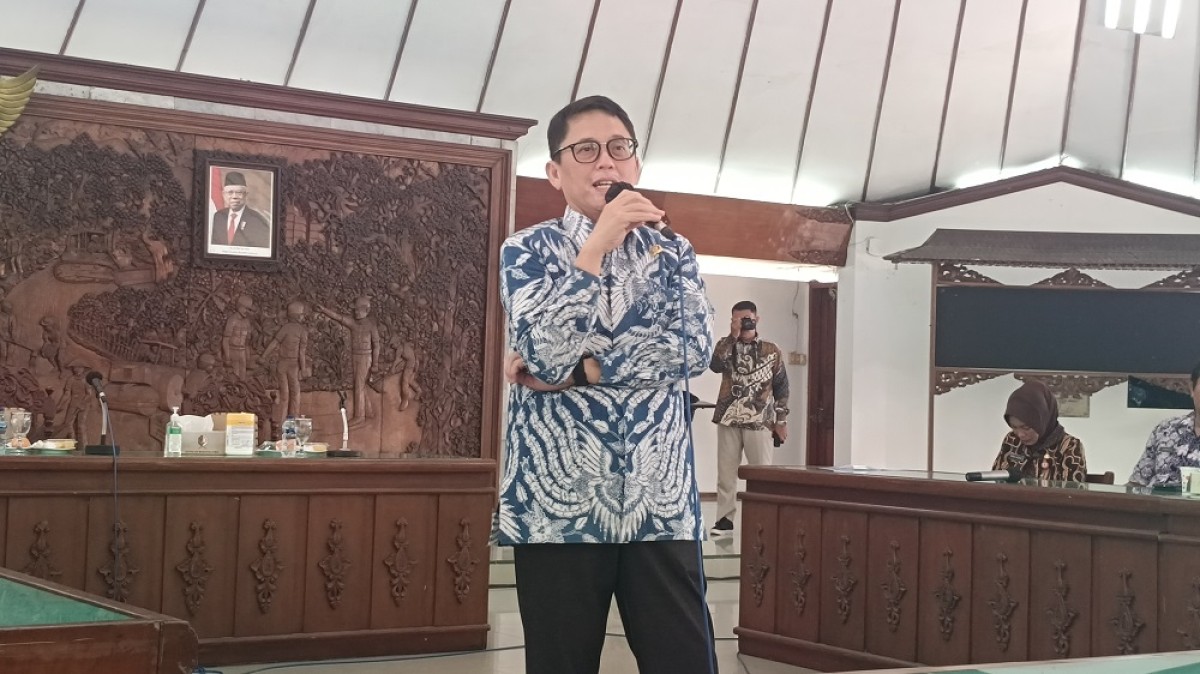 Pj Bupati Bojonegoro Adriyanto saat sharing session bersama awak media (Foto: Misbahul Munir/jatimnow.com)