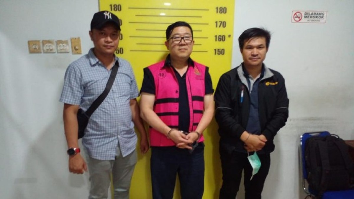 Ditangkap di Surabaya, Tersangka Korupsi BTS Kominfo Langsung Dibawa ke Kejagung Jakarta