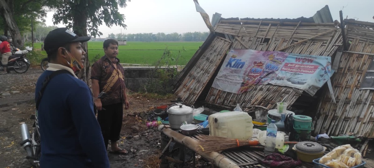 Salah satu bangunan yang rusak karena hujan angin di Ponorogo (Foto: BPBD Ponorogo for jatimnow.com)
